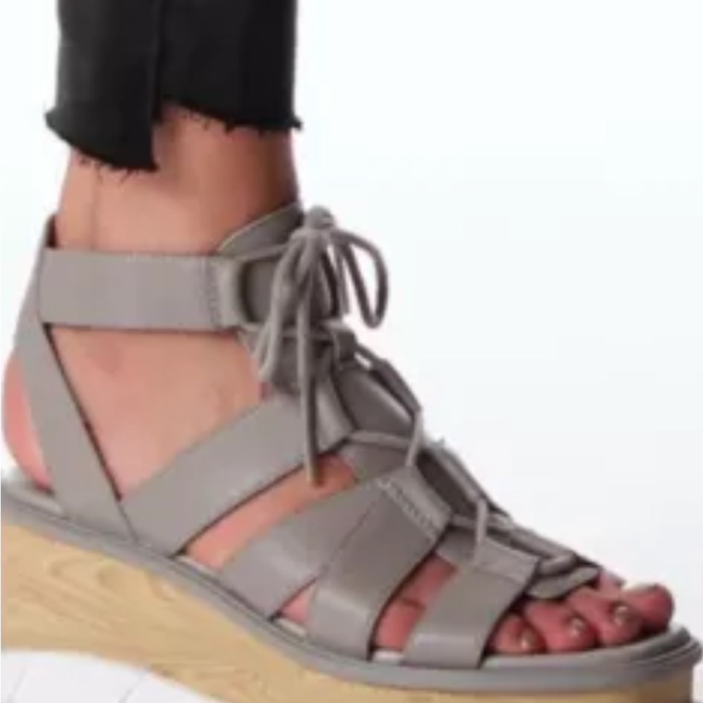 Sorel Women's Joanie III Gray Lace-Up Wedge‎ Sandals size 8.5